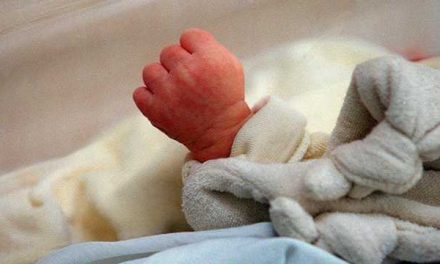 Bebê recém-nascida é declarada morta e volta a respirar 28 minutos depois nos Estados Unidos