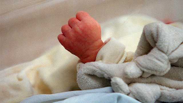Bebê recém-nascida é declarada morta e volta a respirar 28 minutos depois nos Estados Unidos