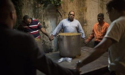 Grupo liderado por pastor evangélico faz trabalho de assistência a usuários de drogas em favela do Rio de Janeiro