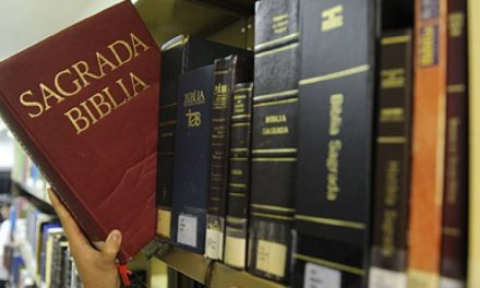 Ministério Público quer anular lei que garante Bíblias em escolas