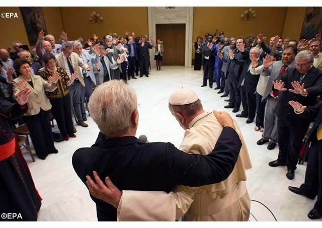 Papa Francisco recebe grupo de pastores pentecostais no Vaticano e ora por união da Igreja