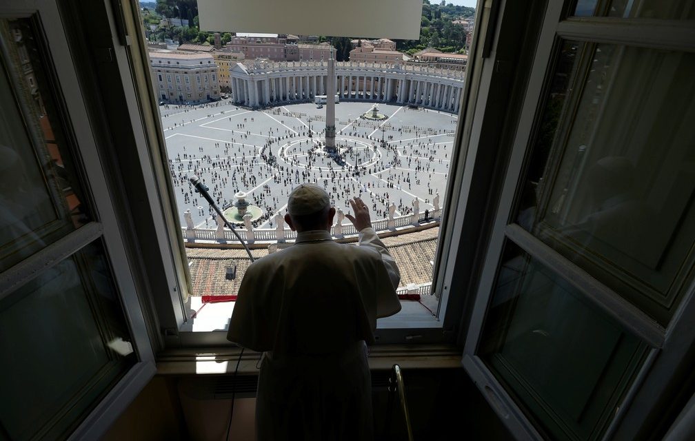 Depois de três meses, Papa Francisco realiza primeira missa presencial