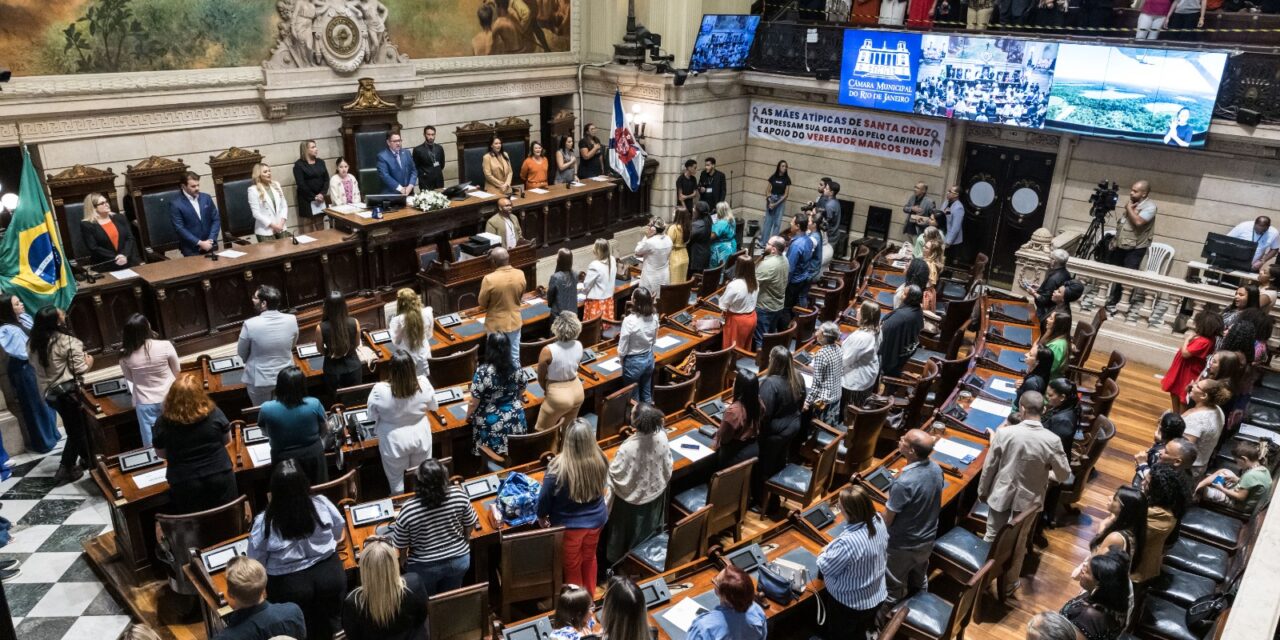 VEREADOR MARCOS DIAS PROMOVE HOMENAGEM HISTÓRICA A MÃES ATÍPICAS