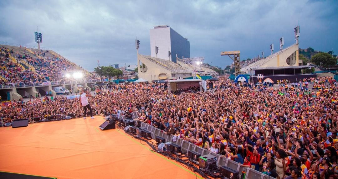 MAIS DE 1/4 DOS BRASILEIROS SE DECLARA EVANGÉLICO